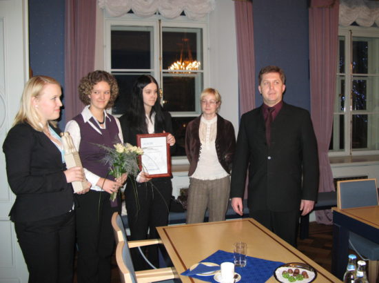 Riigikogu aseesimehele Ene Ergmale anti üle 2006. aasta kõige lapsesõbralikuma ühiskonnategelase diplom